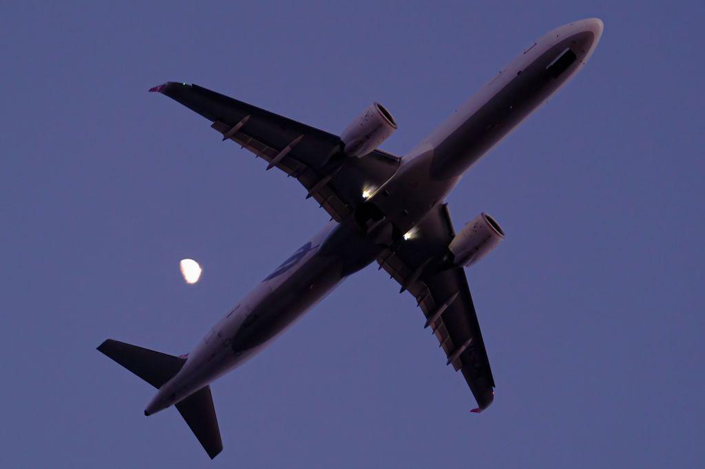 Avión en pleno vuelo