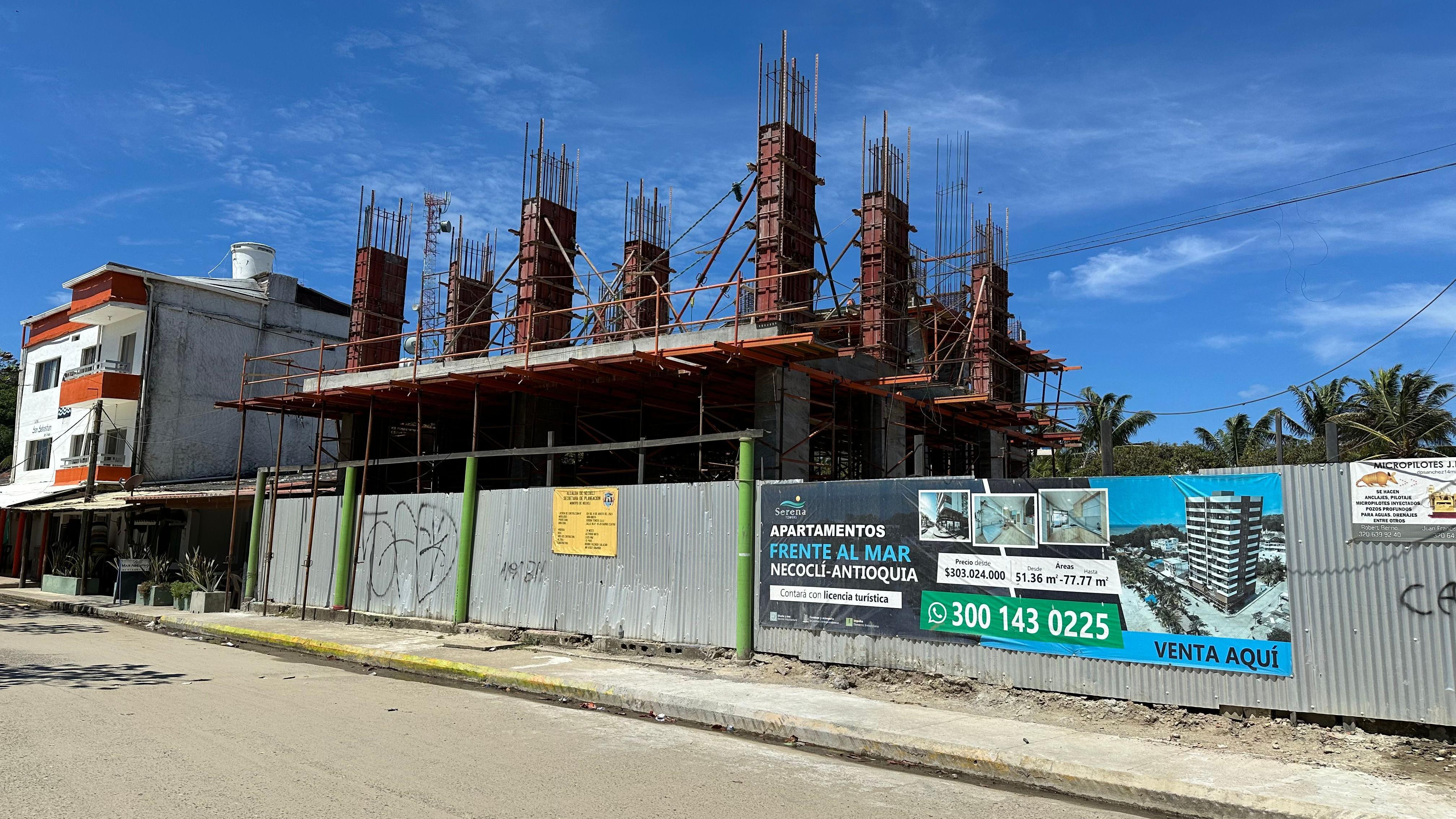 Construcción de apartamentos "con licensia turística" en Necoclí. 