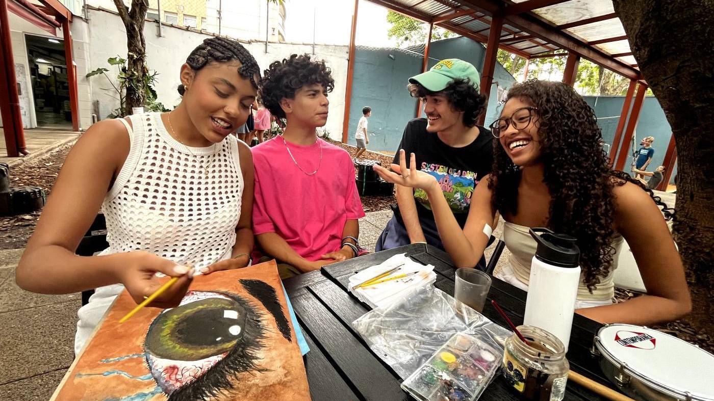 Maria Morena, Gustavo Matias, Alicia Pereira e Fernando Montoro, alunos da escola Camino