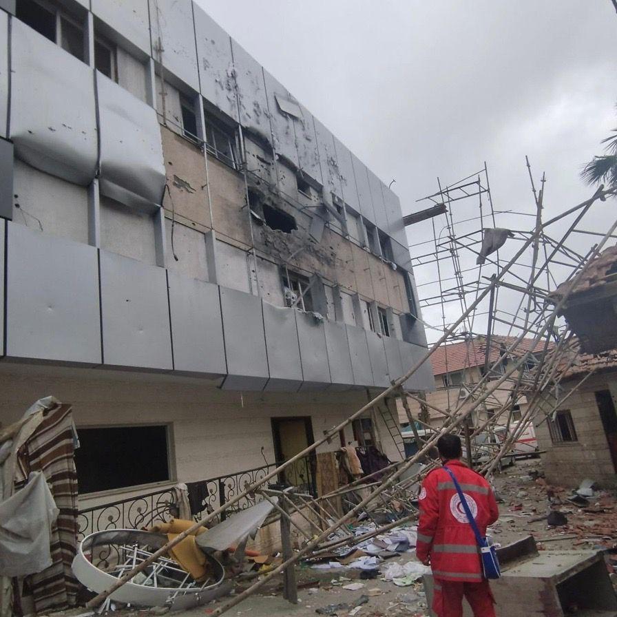 مستشفى الأمل بعد تعرضه للقصف في خان يونس