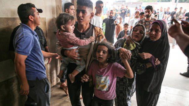 مصابون بينهم أطفال في قصف إسرائيلي على منزل بخان يونس ينقلون إلى مستشفى ناصر في المحافظة