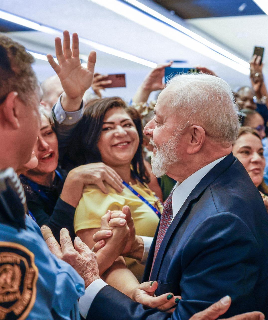 Lula sendo recebido na sede da ONU em Genebra