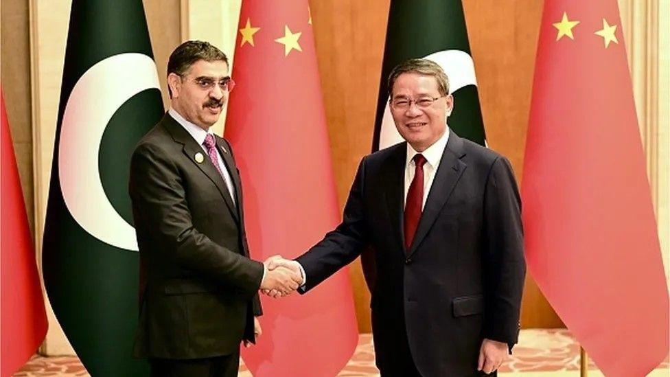 پاکستان کے نگراں وزیر اعظم اور چینی وزیر اعظم