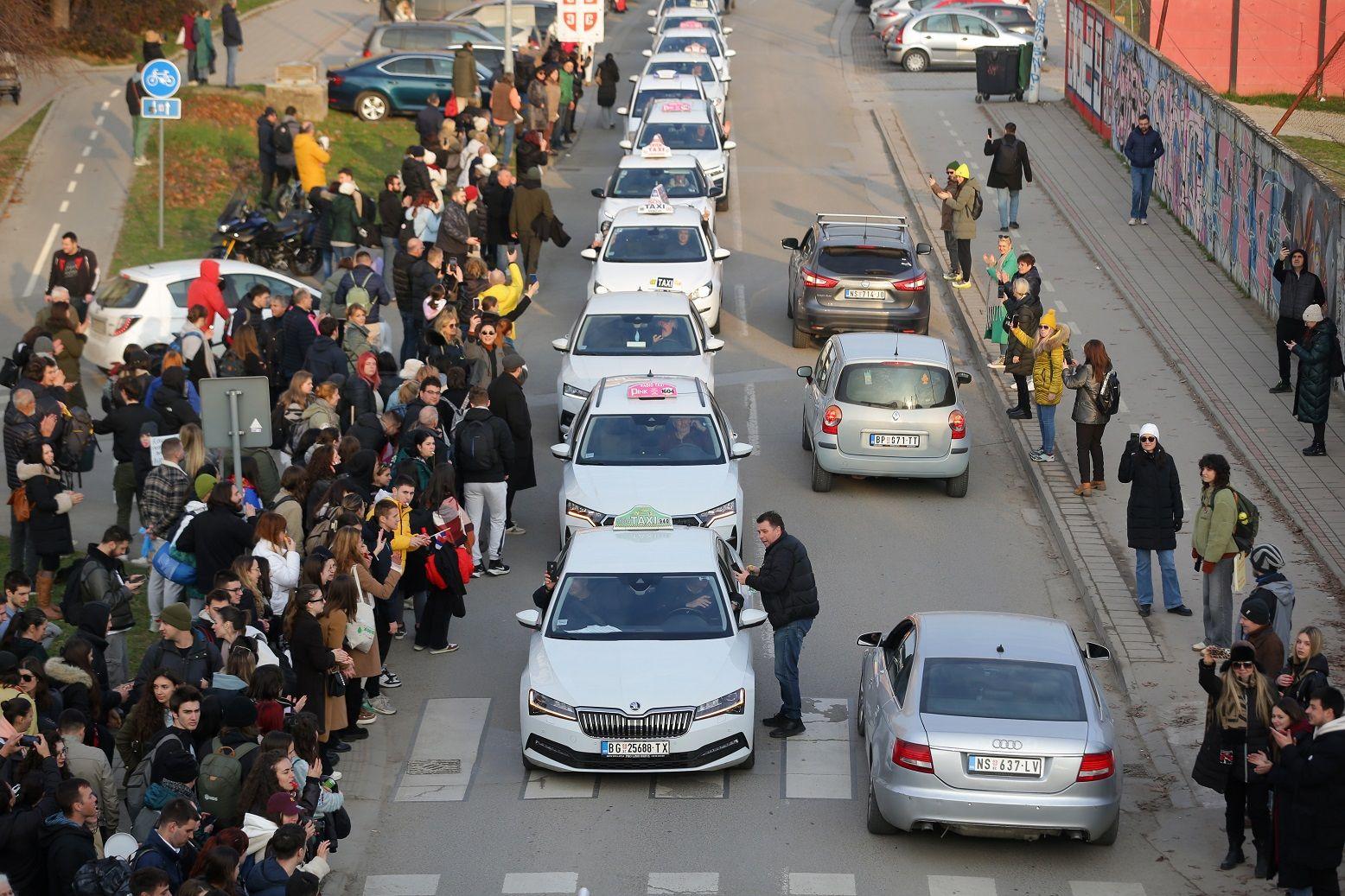 Beogradski taksisti dolaze po studente u Novi Sad posle blokade mostova početkom februara