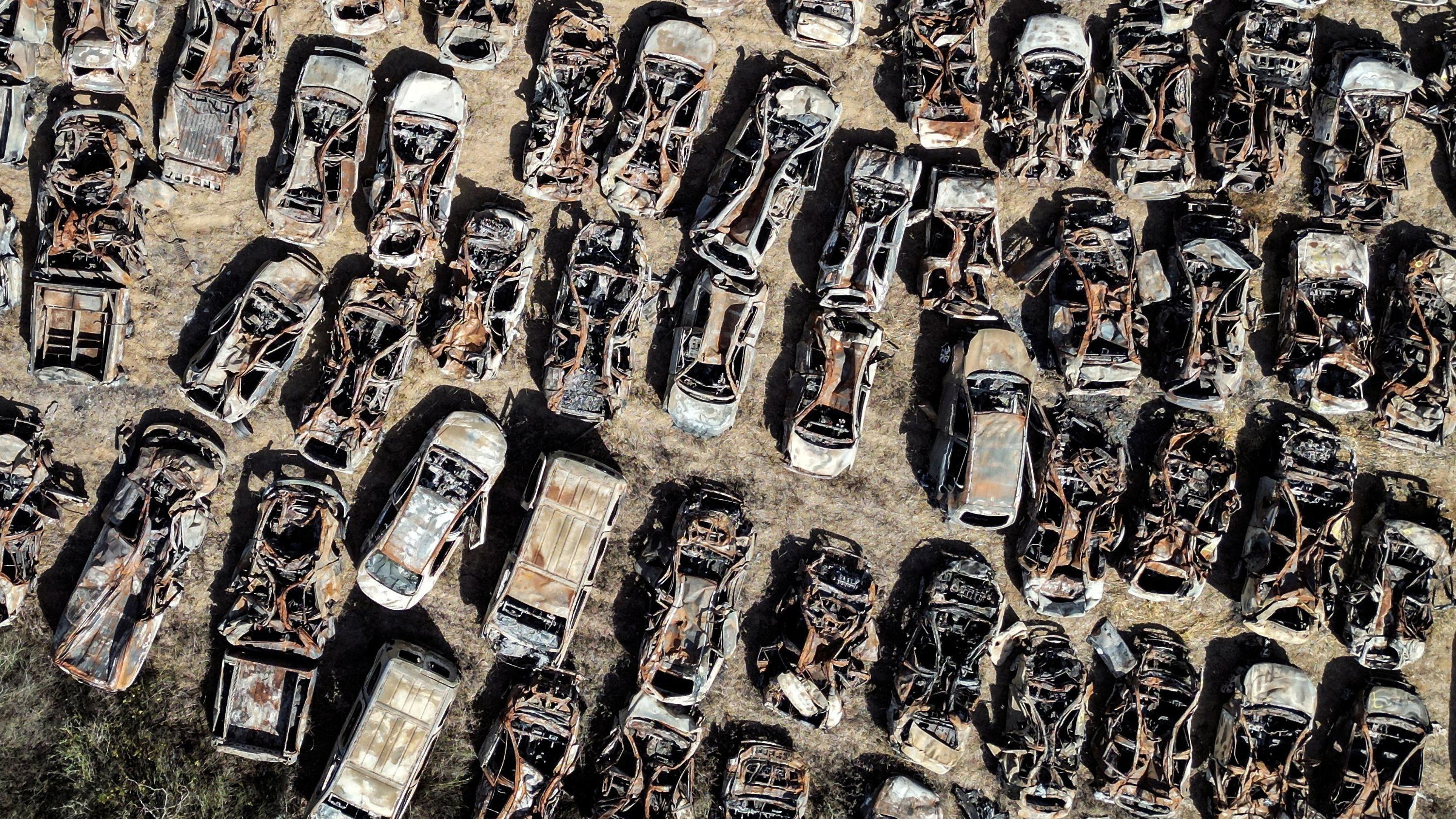 Autos quemados durante el ataque de Hamás el 7 de octubre.