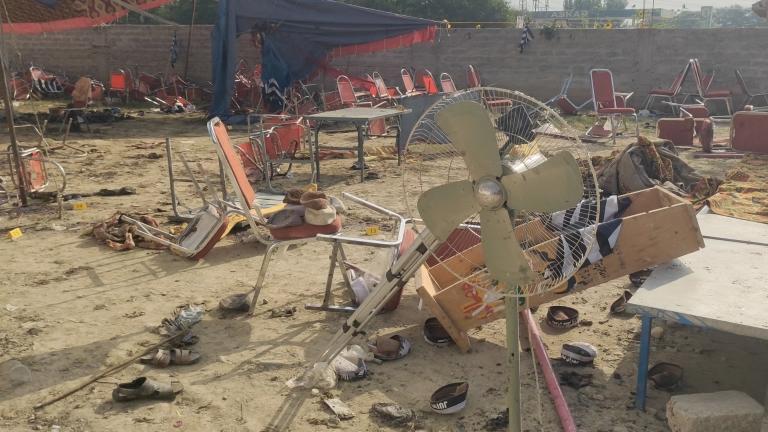 دمار واسع تسبب في التفجير في باكستان