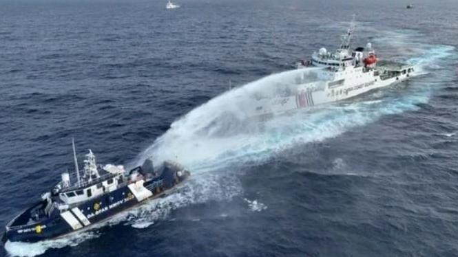 Filipino vessel sideswiped by China Coast Guard