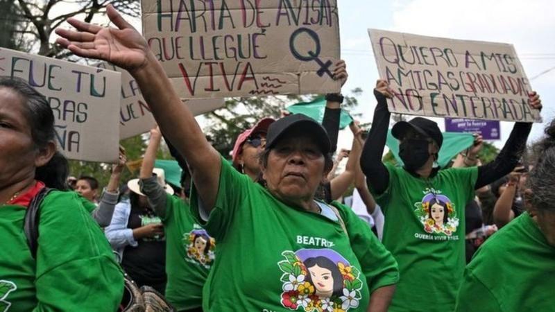 Manifestantes a favor de Beatriz