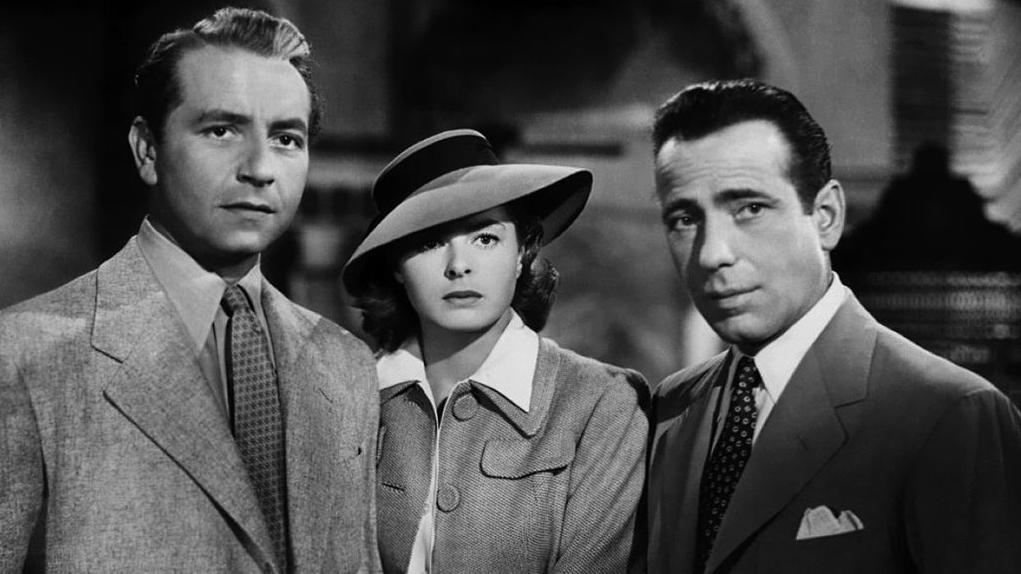 Los tres protagonistas de la película "Casablanca" en un fotograma en blanco y negro