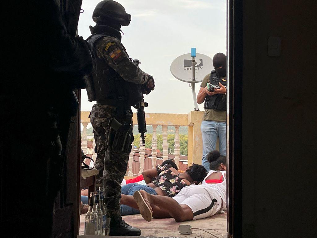 Some soldiers were held on the ground with some young people.