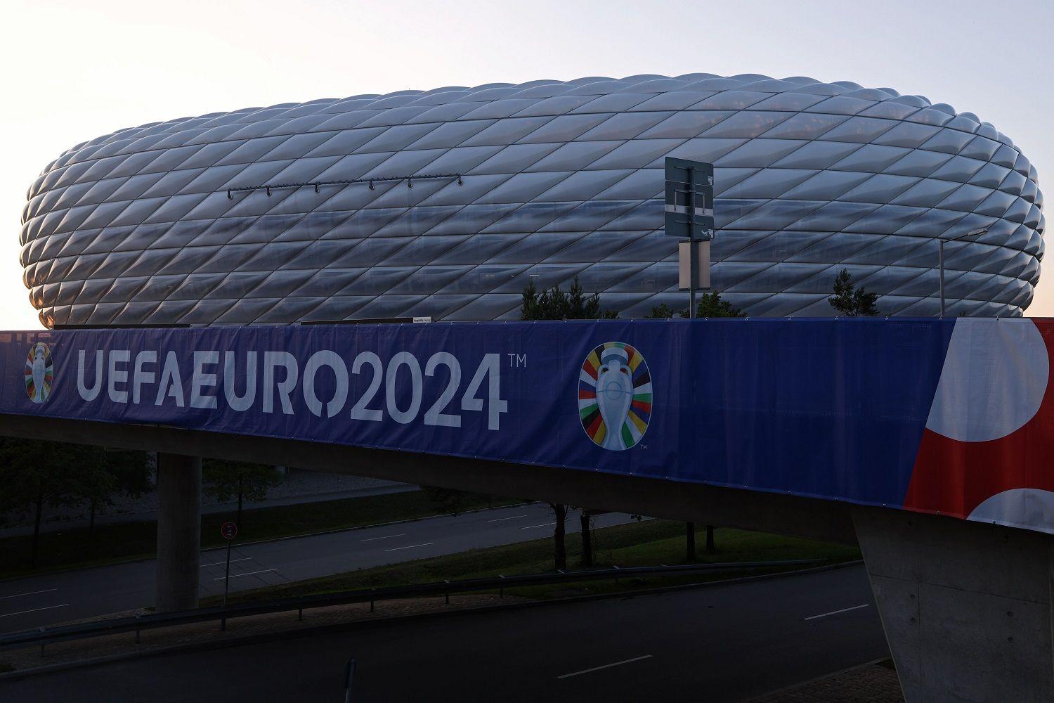 ملعب بايرن ميونخ وشعار يورو 2024