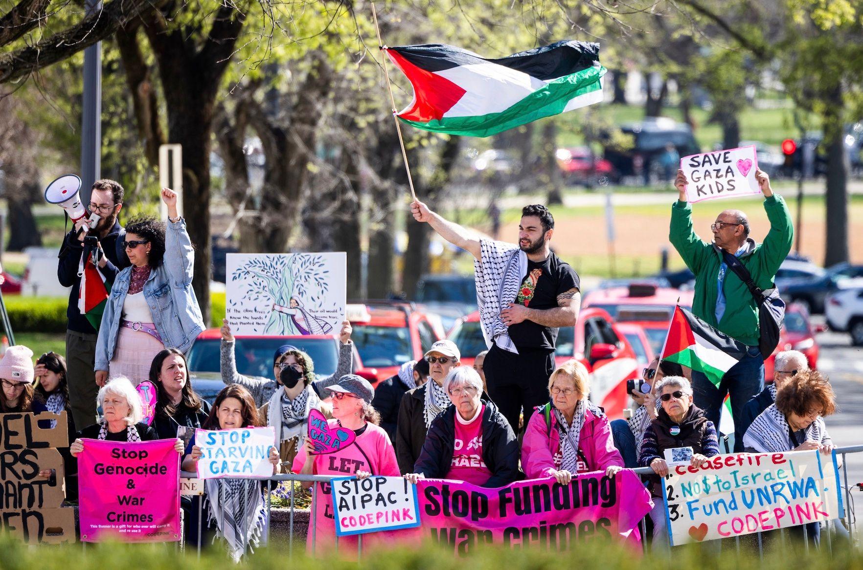 Pengunjuk rasa pro-Palestina berkumpul di luar Departemen Luar Negeri AS 