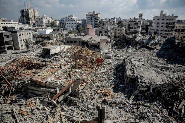 مشاهد الدمار الذي خلفته القوات الإسرائيلية في حي الرمال بمدينة غزة