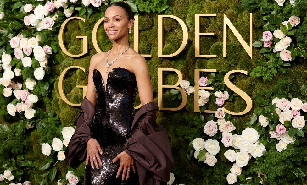 Zoe Saldana em vestido preto 