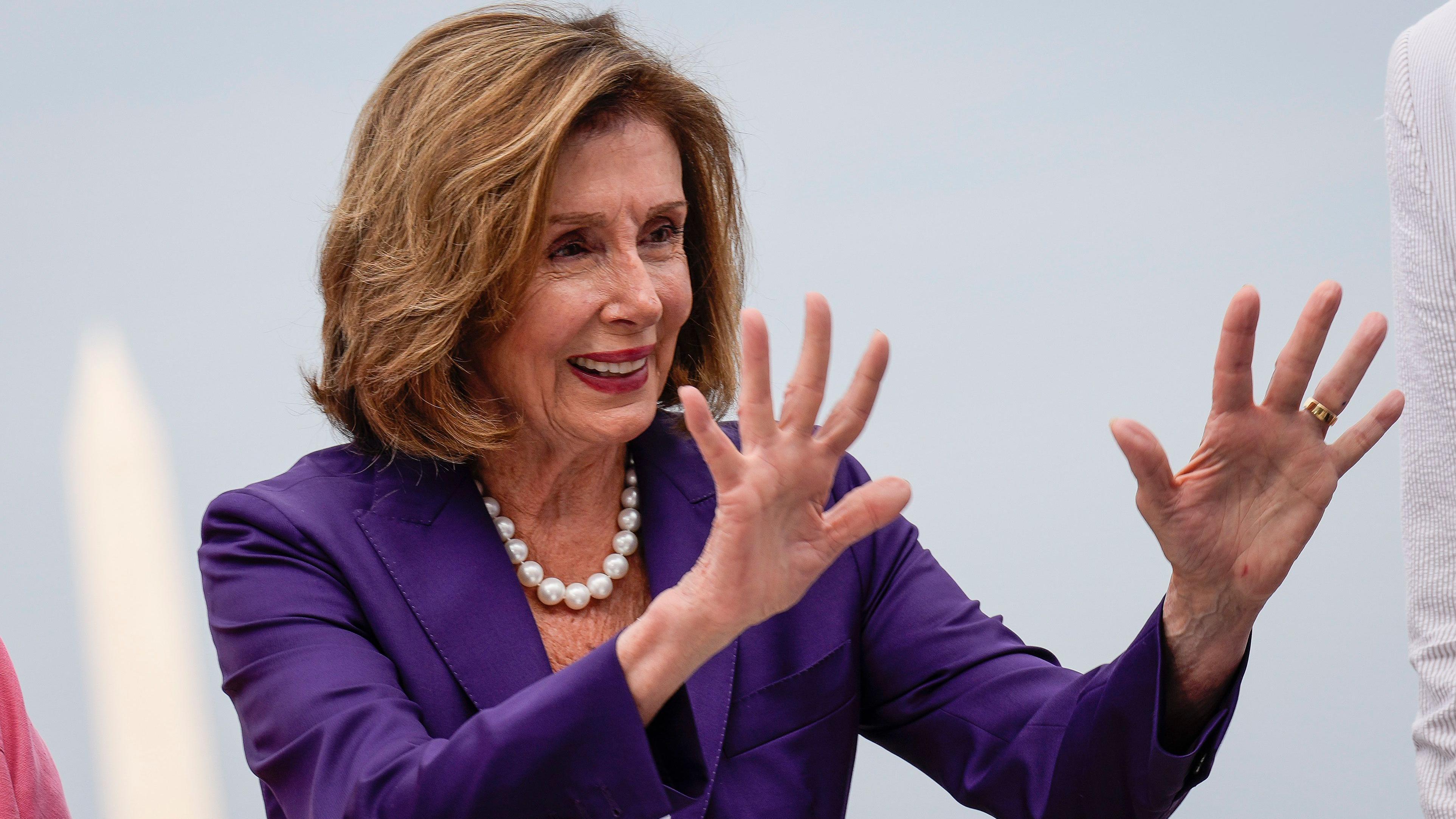 la expresidenta de la Cámara de Representantes, la demócrata Nancy Pelosi. 