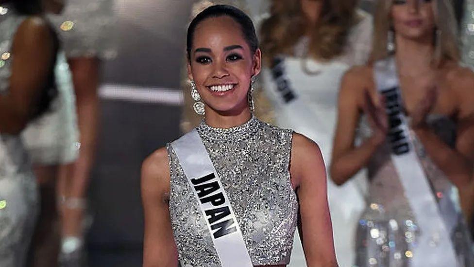 Ariana Miyamoto, a primeira mulher mestiça a ser coroada Miss Japão