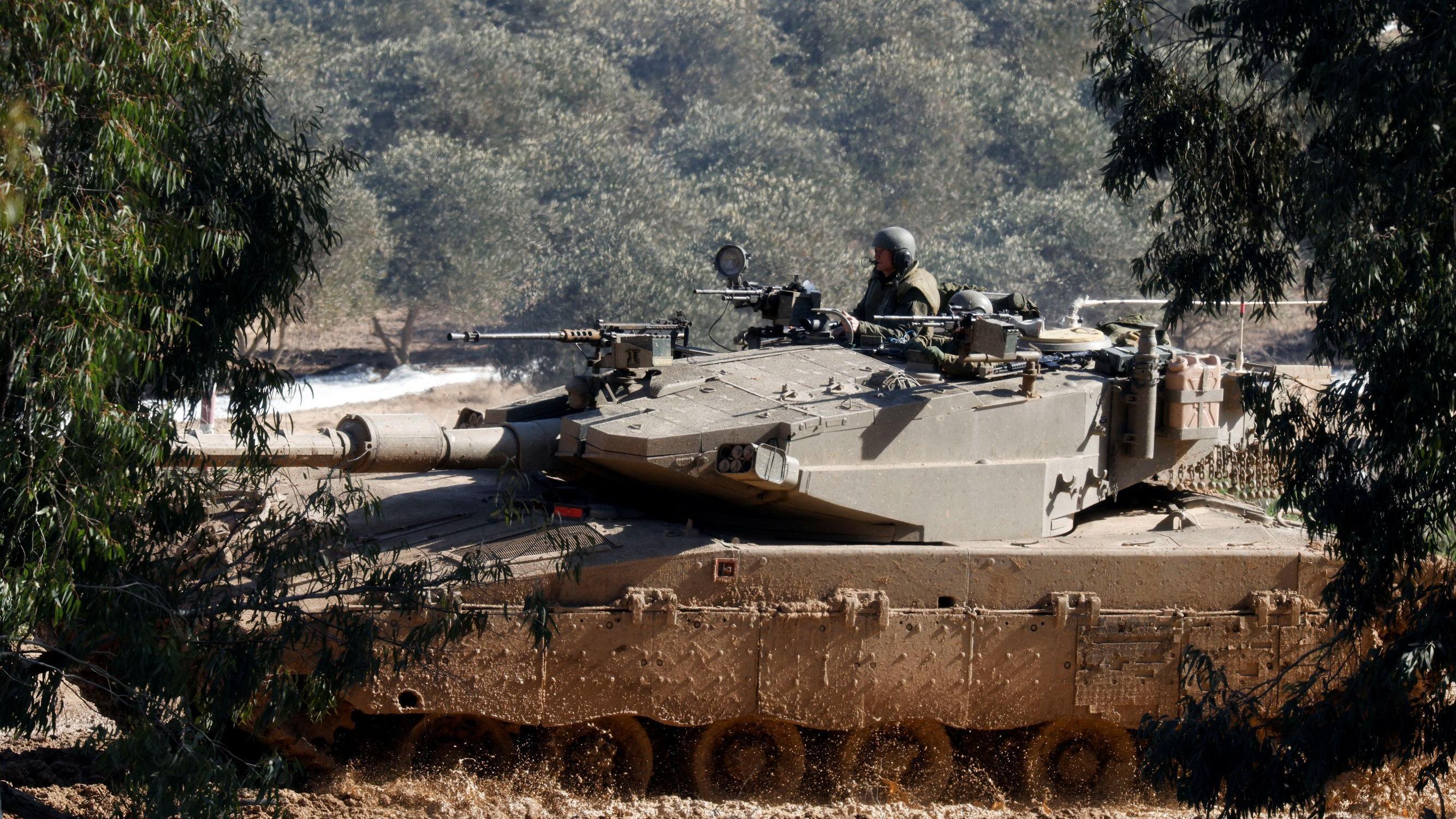 دبابة إسرائيلية شمالي قطاع غزة 