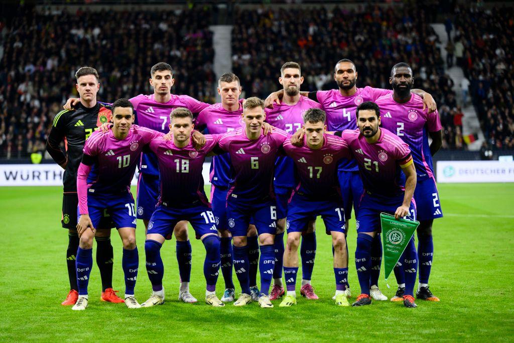 La selección alemana de fútbol con la camiseta alternativa en un partido amistoso contra Países Bajos disputado el 26 de marzo.