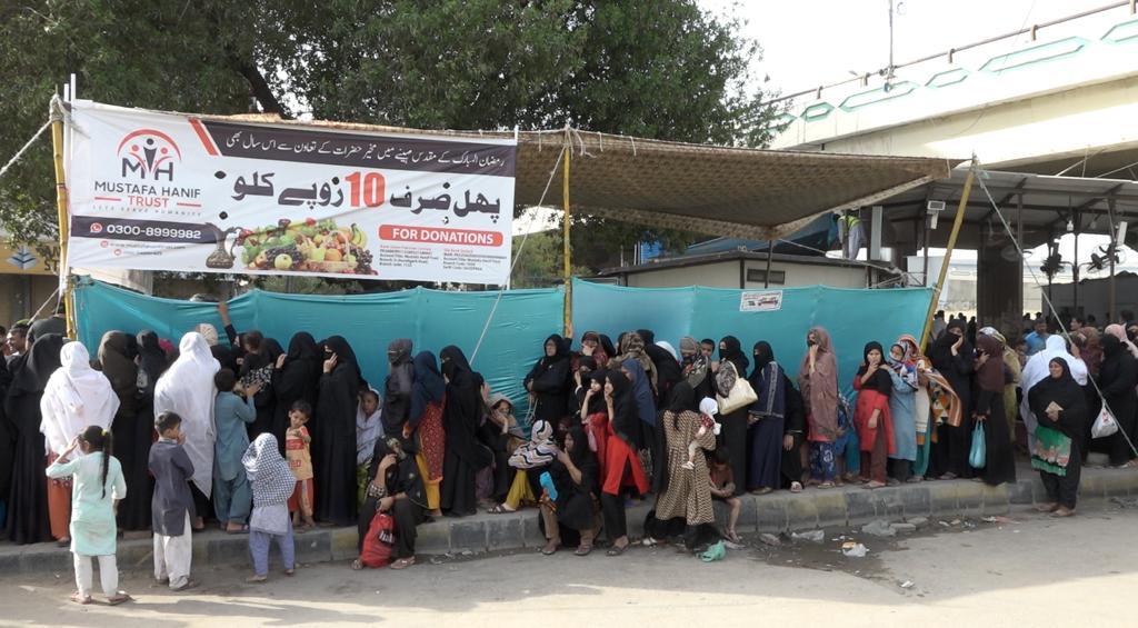 مصطفی حنیف، پھل