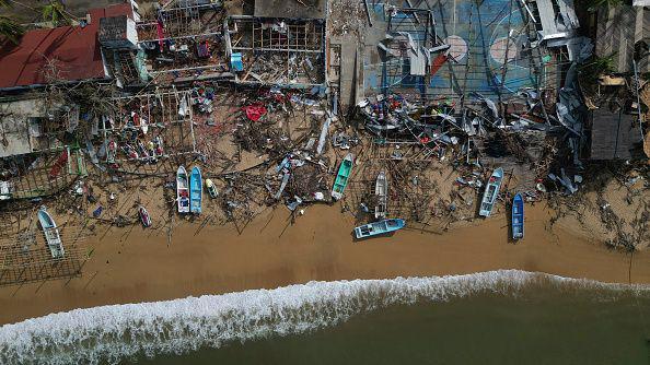 Imagem aérea de destruição após um furacão