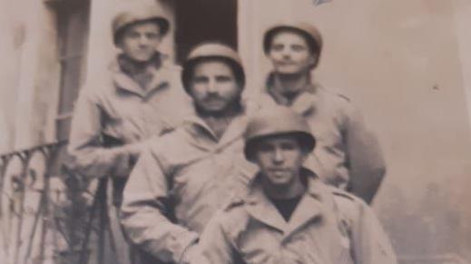 Waldemar Reinaldo Cerezoli junto com outros combatentes na Itália