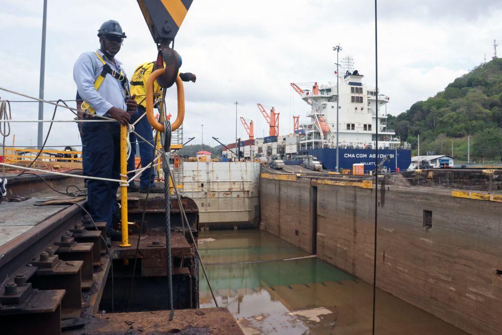 Trabajadores en el Canal de Panamá.