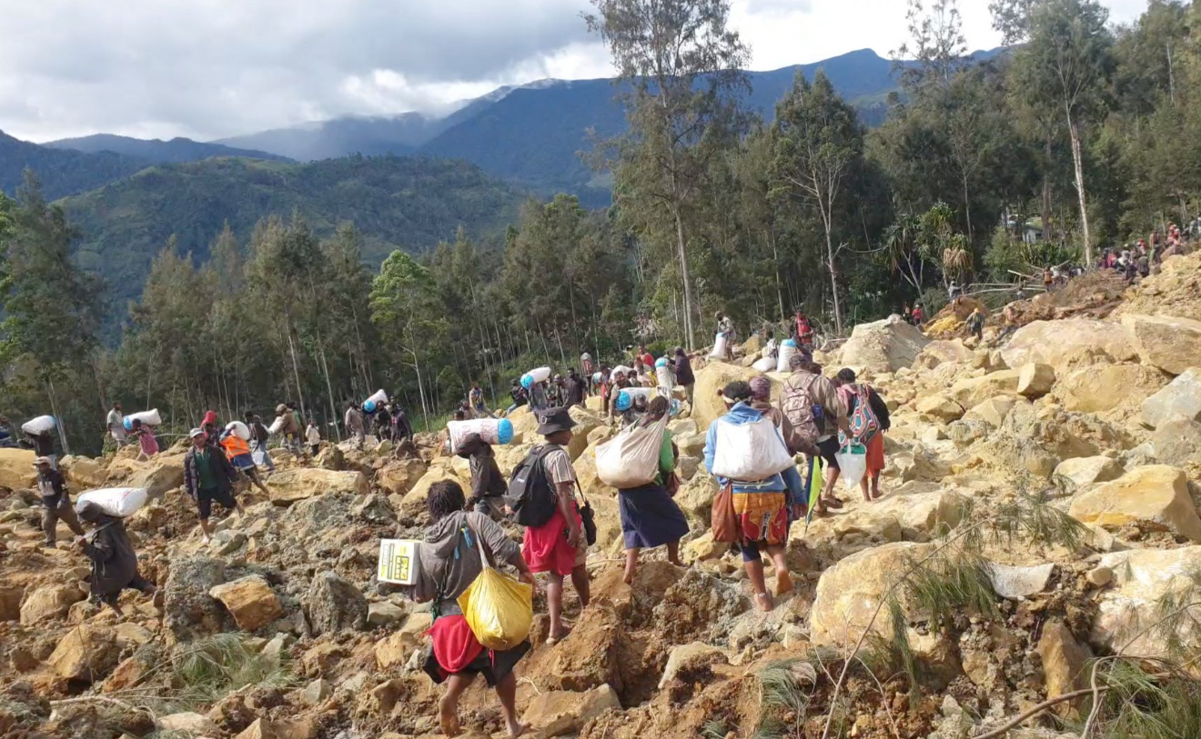 Hundreds missing after Papua New Guinea landslide