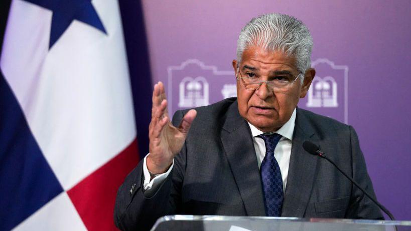 El presidente José Mulino habla en una rueda de prensa