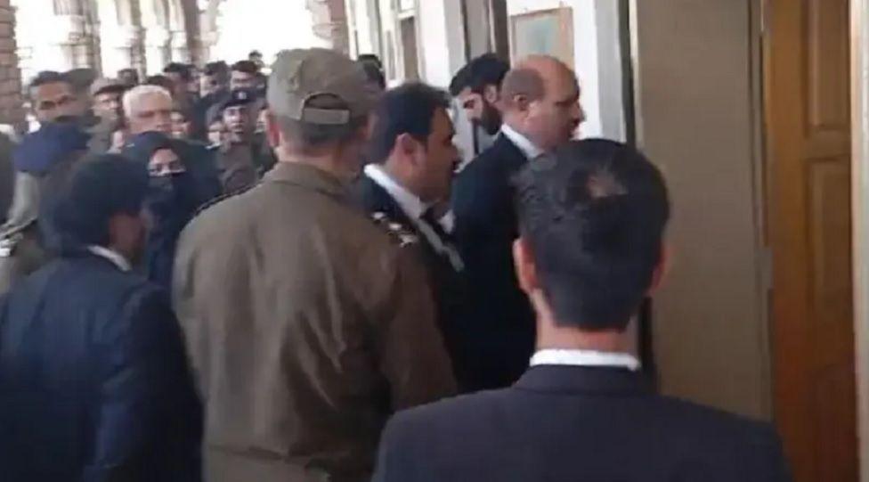 گاڑی