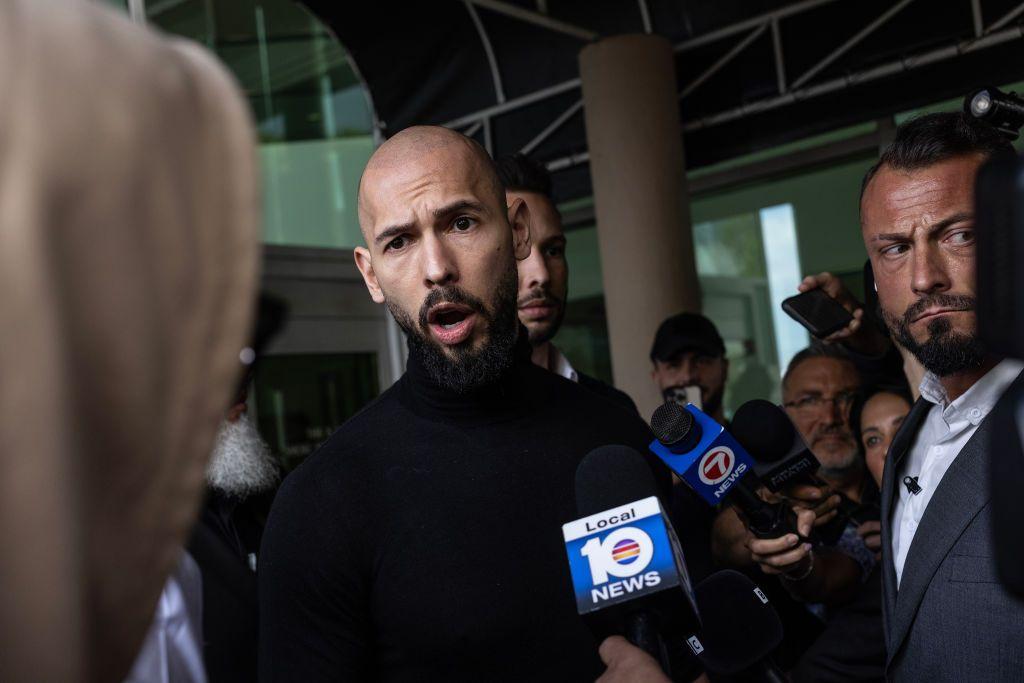 Andrew Tate a su llegada a Florida.