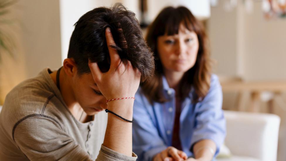 adolescente con su madre