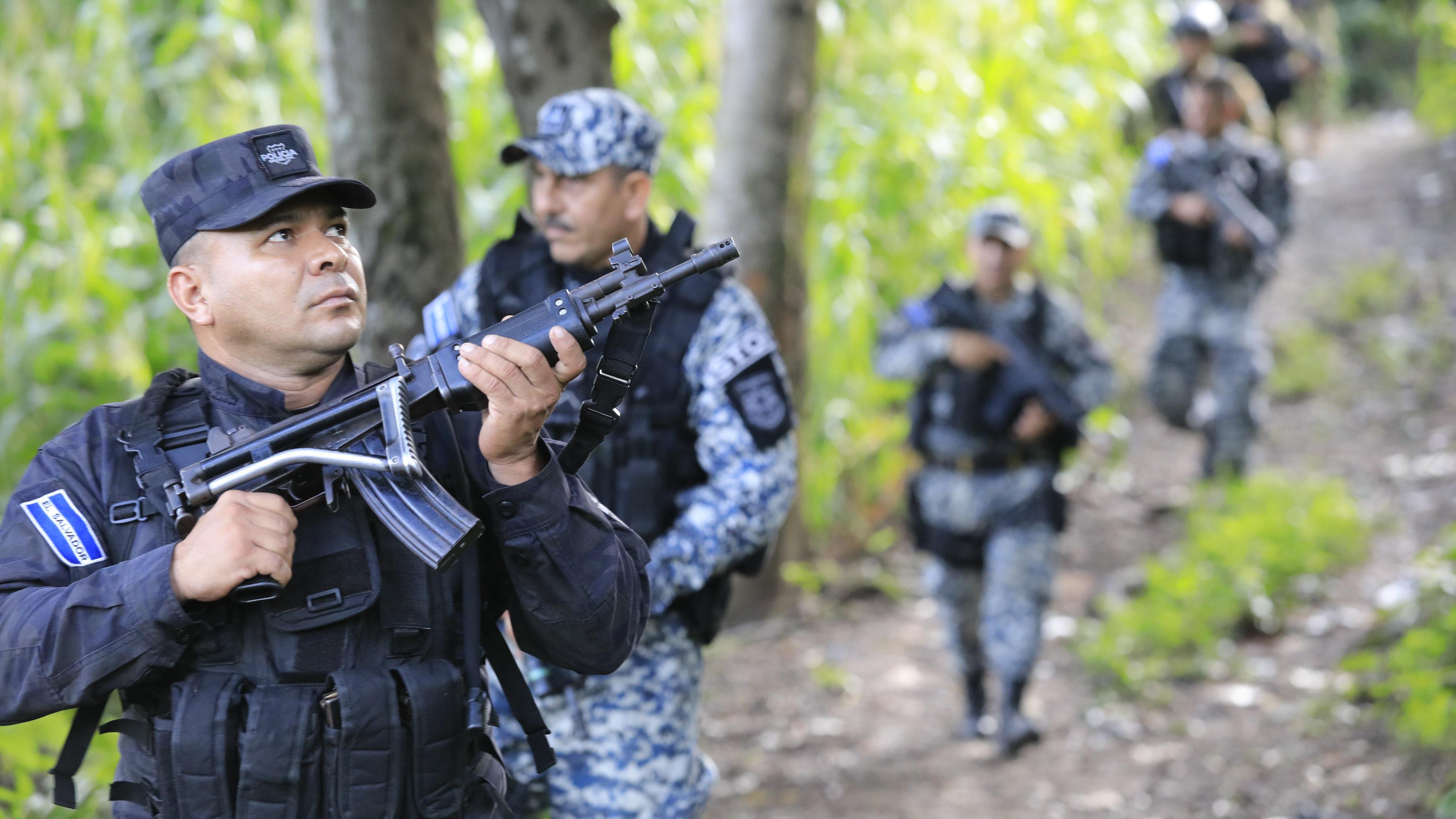 Militares salvadoreños.