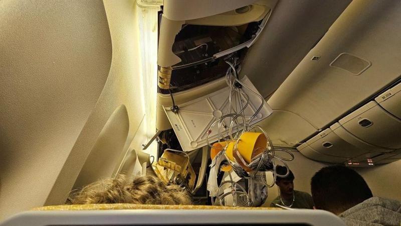 Interior del avión afectado. 