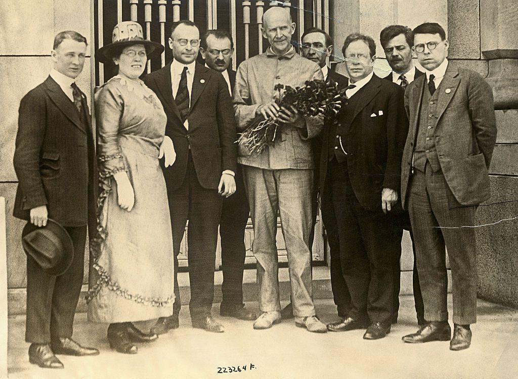 Debs recibe la nominación socialista de 1920.
