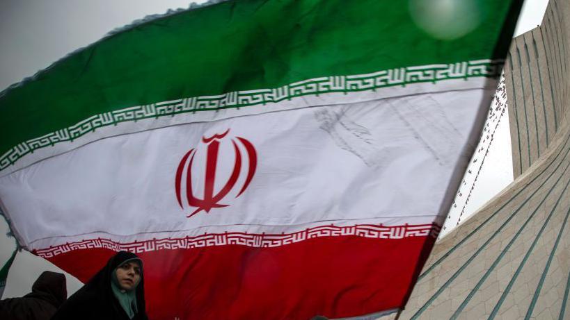 Bandera iraní en una de las celebraciones del aniversario de la revolución islámica.