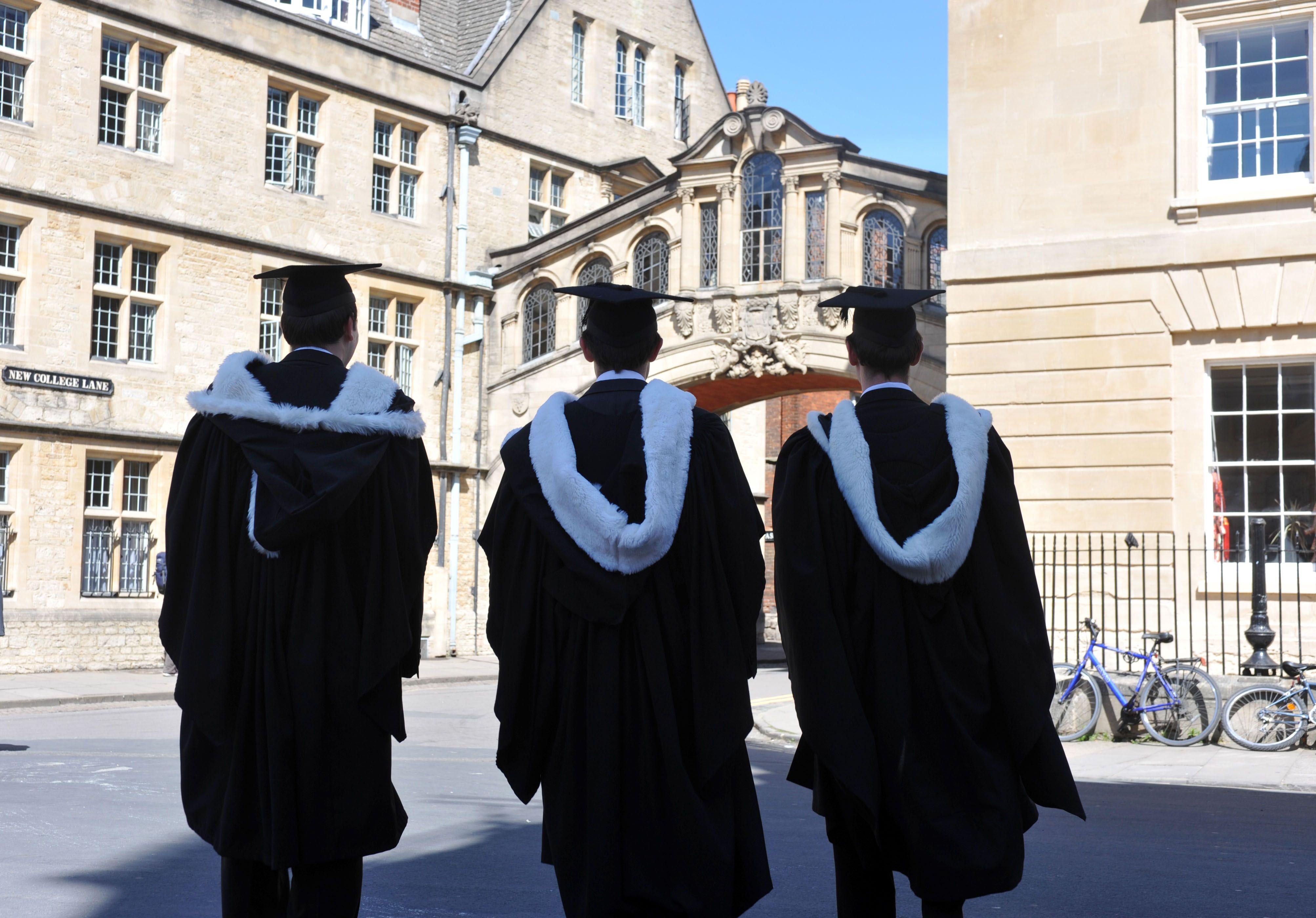 Graduados universitarios en Oxford.