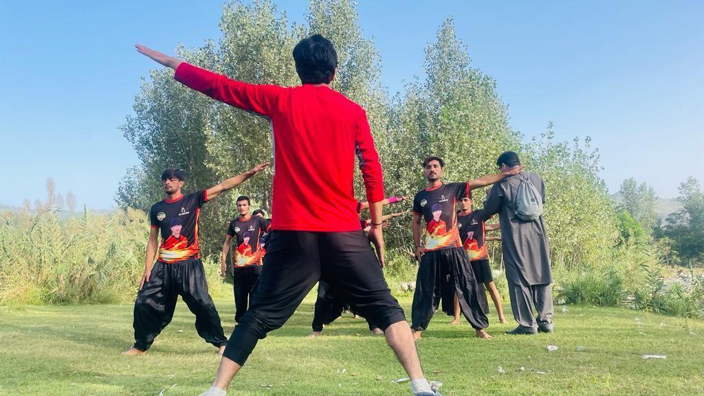 ثمر باغ کے نوجوان جمناسٹس