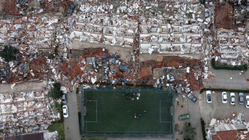 imagem aérea de bairro destruído