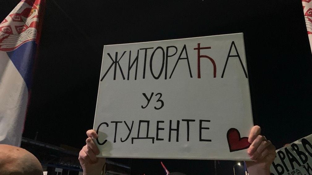 Protesti u malim mestima u Srbiji: Podrška studentima i 'oslobađanje od straha' 2 Žitorađa uz studente ispisano je na jednom od transparenata