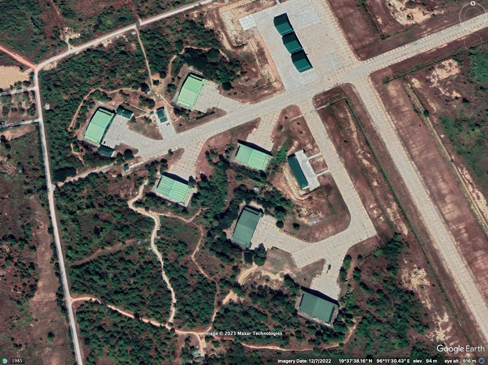 Citra satelit gudang yang dibangun untuk menampung Su-30.