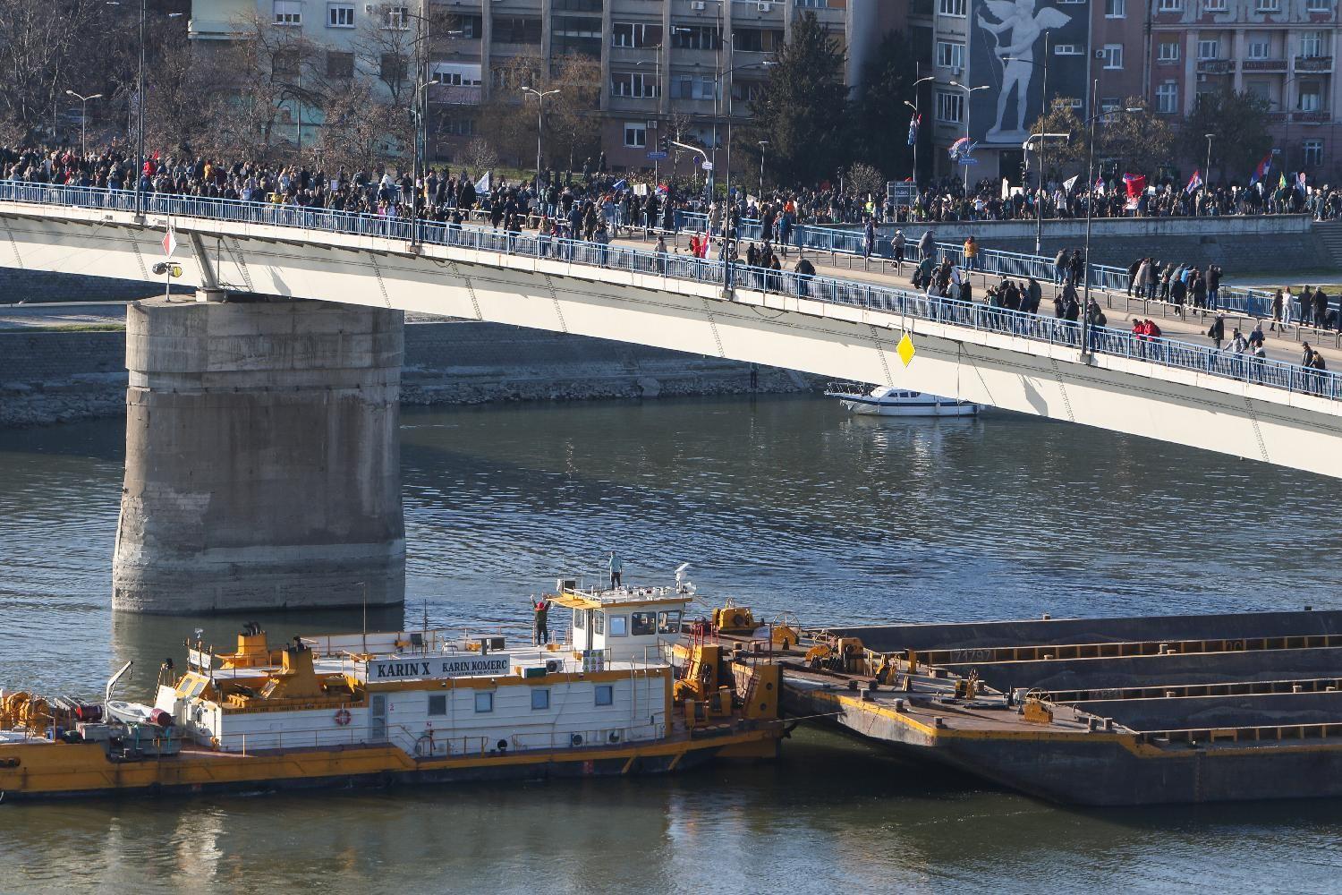 studenti, studentski protest, blokada mostova