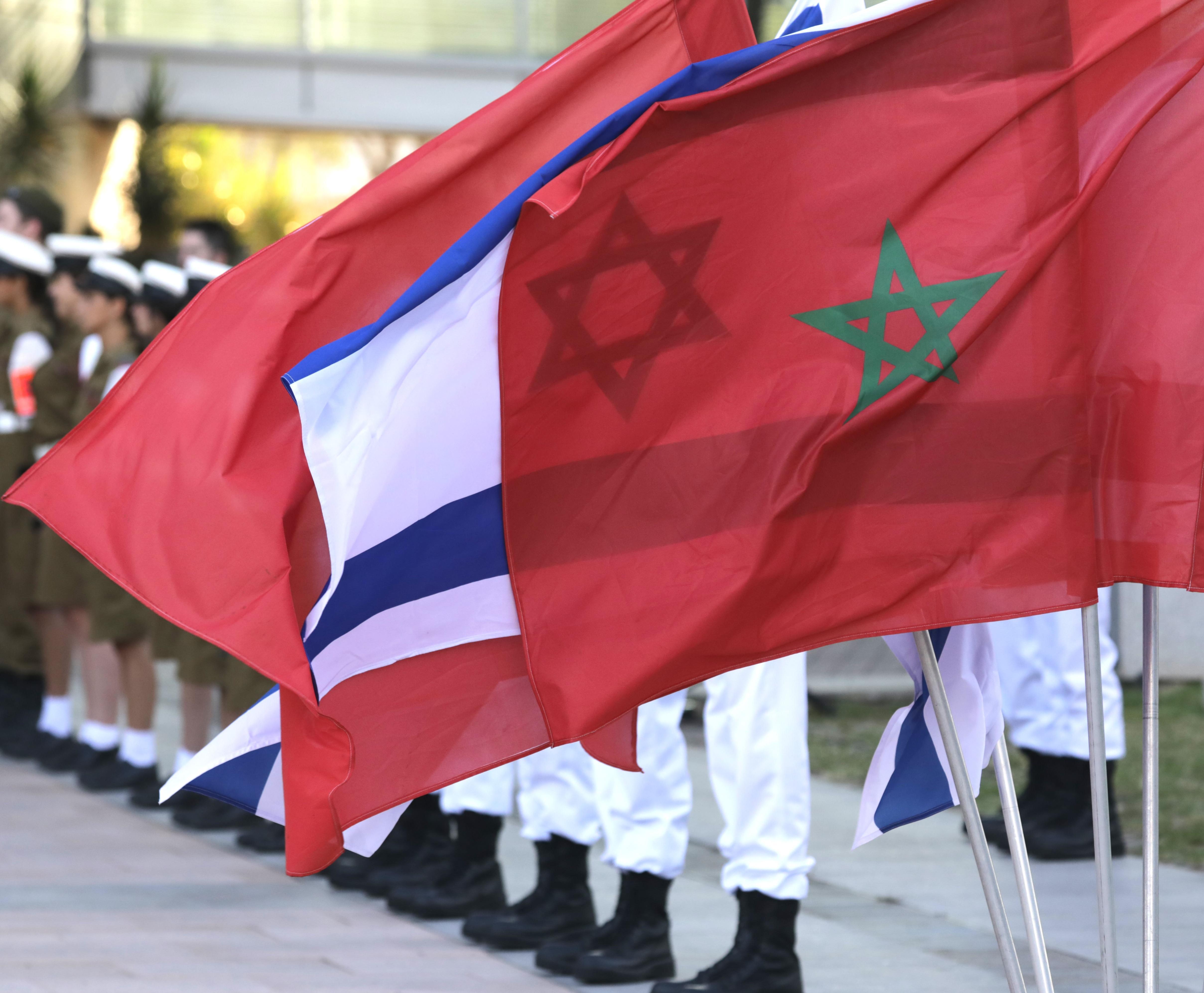 إسرائيل تعترف بسيادة المغرب على الصحراء الغربية وتعتزم فتح قنصلية في الداخلة 3 من زيارة بلخير الفاروق إلى إسرائيل والجنود يرفعون العلمين المغربي والإسرائيلي
