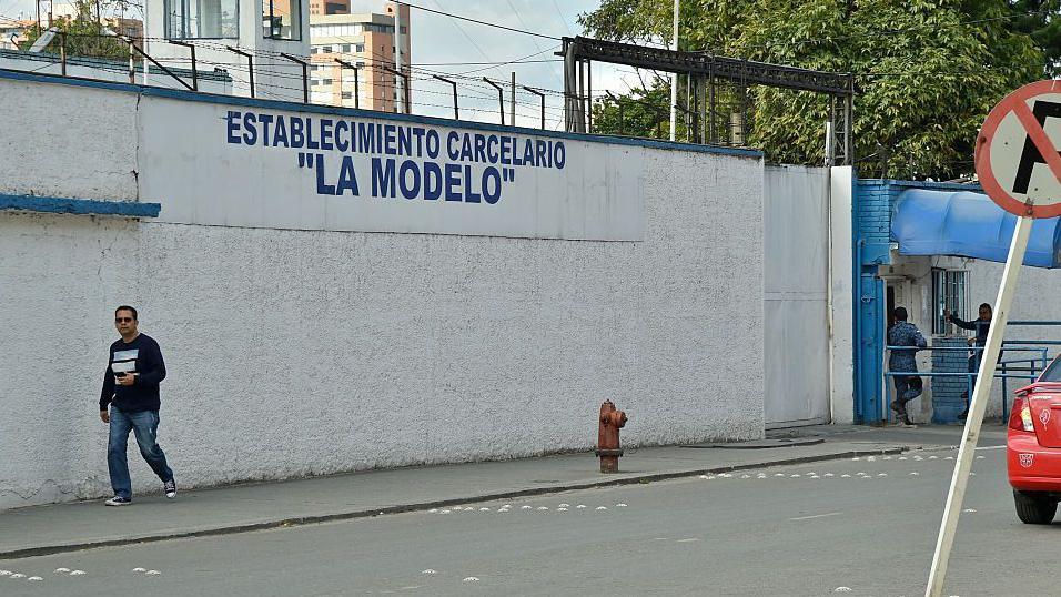 Fachada Cárcel La Modelo