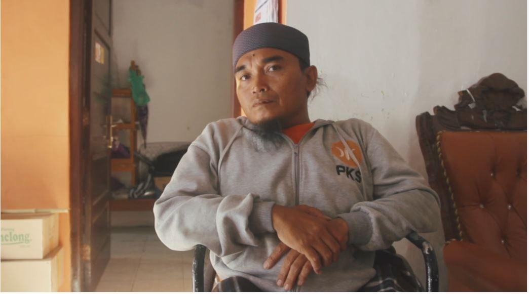 سلامة ويدودو على كرسيه المتحرك