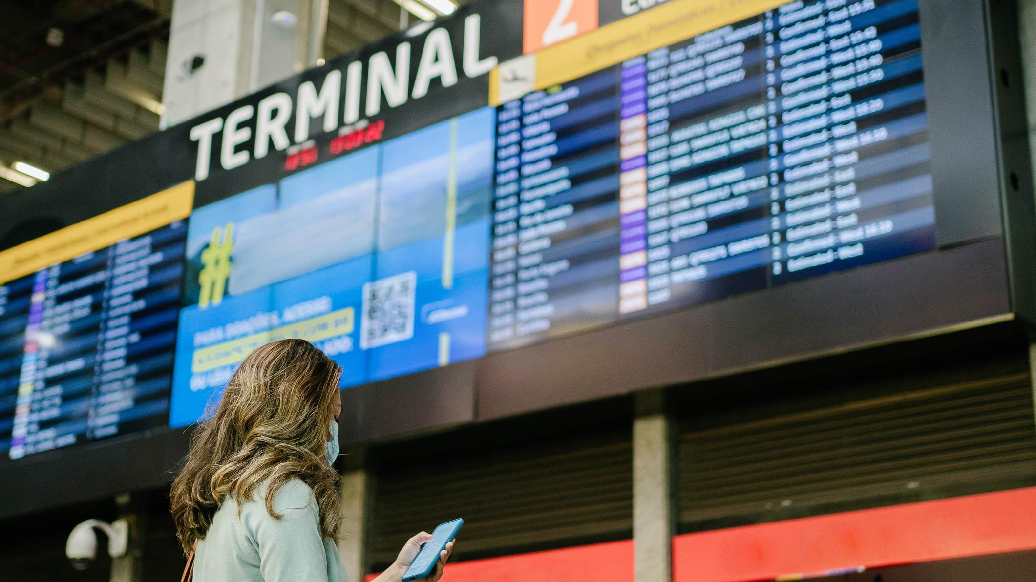 Passageira em aeroporto