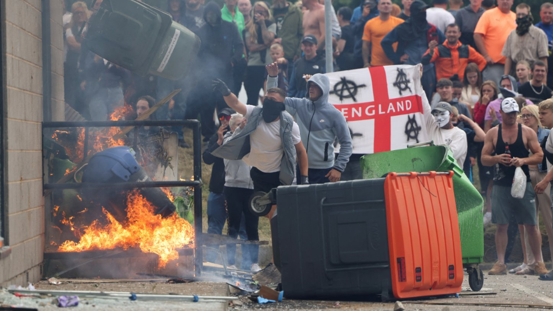 Starmer condemns 'far-right thuggery' after more violence