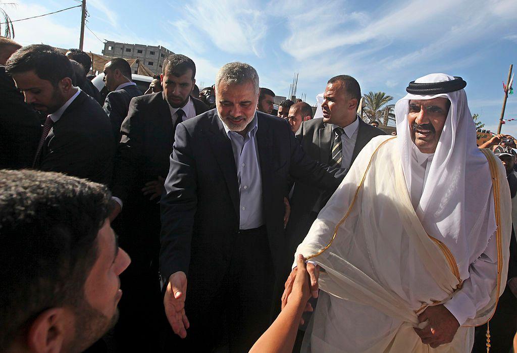 Ismail Haniya y Hamad bin Jalifa al Thani en Gaza.