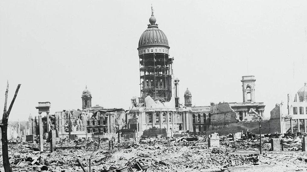 Prédios destruídos pelo terremoto de 1906 em San Francisco