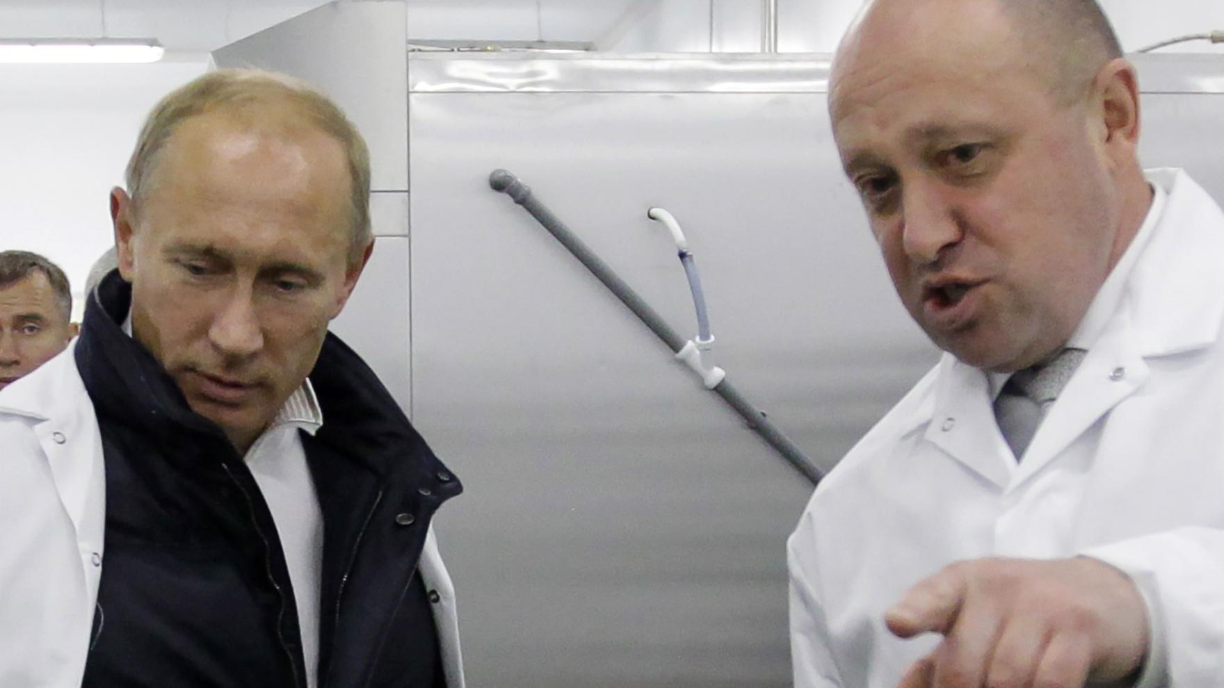 Putin y Prigozhin visitando una fábrica