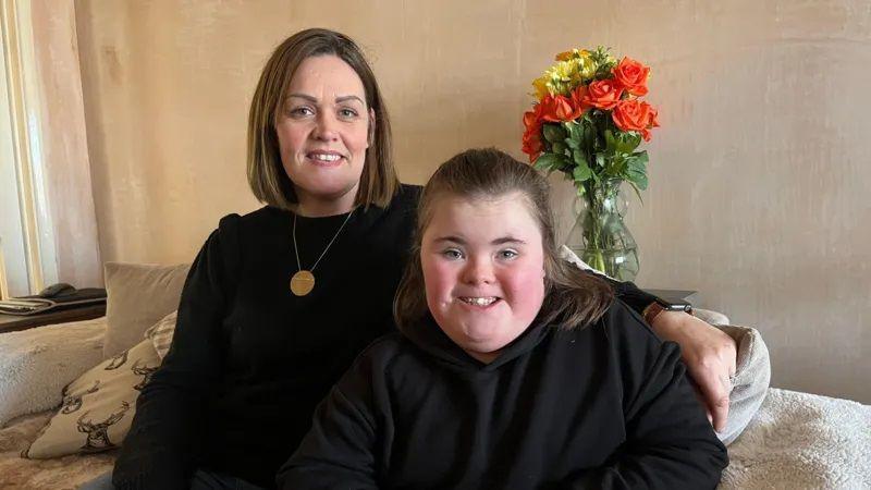 Claire mendapat dua tawaran pekerjaan sebagai polisi di Australia - namun ia takut tidak akan mendapatkan visa untuk putrinya, Darcy, yang mengidap Down Syndrome